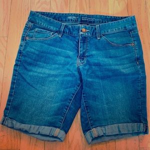 Mossimo mid rise Bermuda shorts